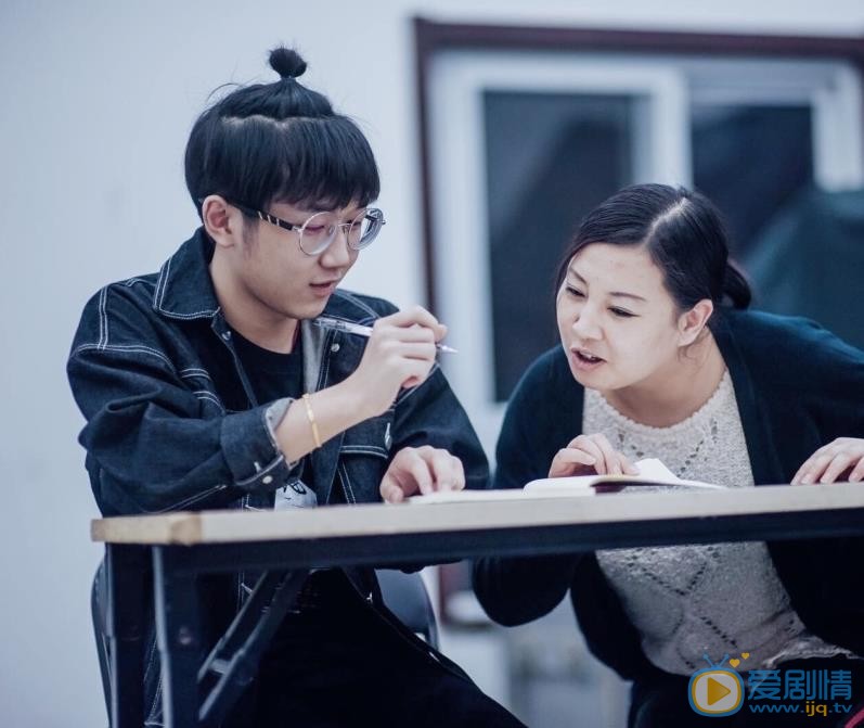 钟易轩与他人合照 钟易轩高清写真_钟易轩高清剧照