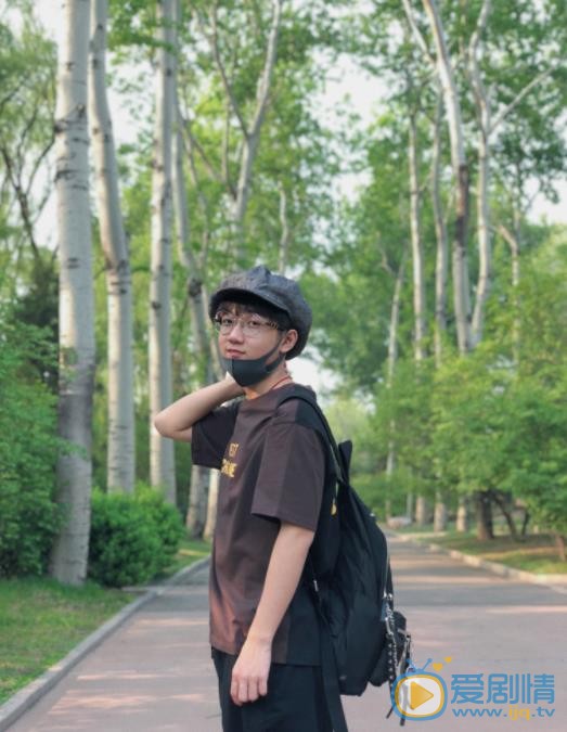 钟易轩街拍写真 钟易轩高清写真_钟易轩高清剧照