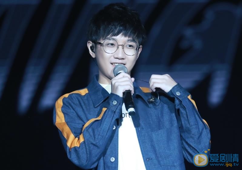 钟易轩演唱会照 钟易轩高清写真_钟易轩高清剧照
