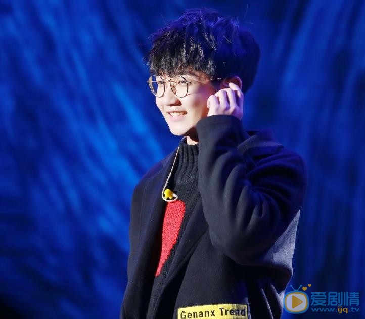 钟易轩演唱会照 钟易轩高清写真_钟易轩高清剧照