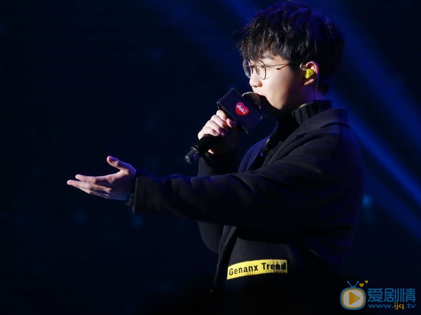 钟易轩演唱会照 钟易轩高清写真_钟易轩高清剧照