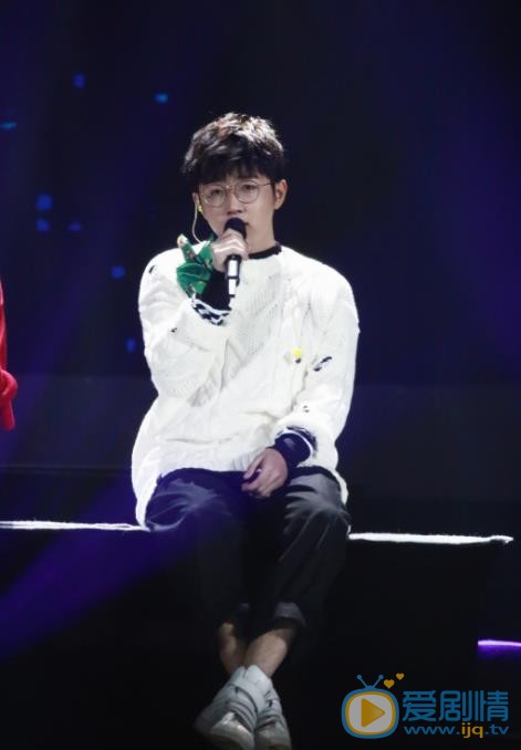 钟易轩演唱会照 钟易轩高清写真_钟易轩高清剧照