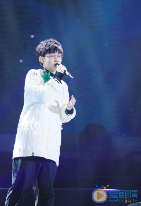 钟易轩演唱会照 钟易轩高清写真_钟易轩高清剧照
