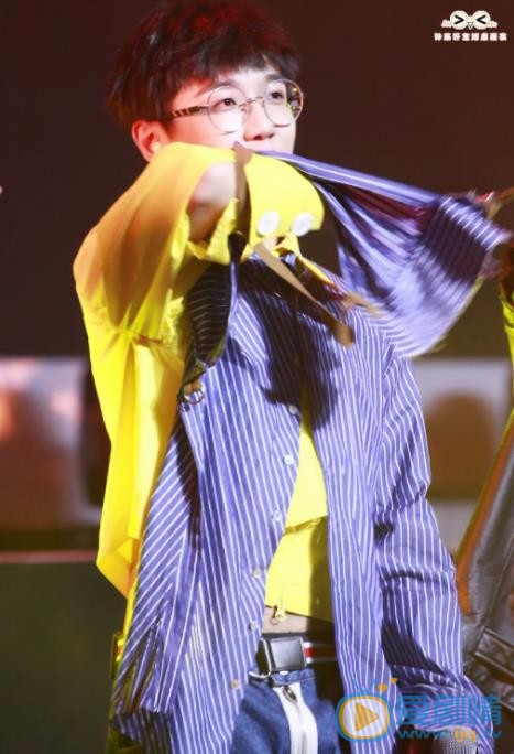 钟易轩演唱会照 钟易轩高清写真_钟易轩高清剧照