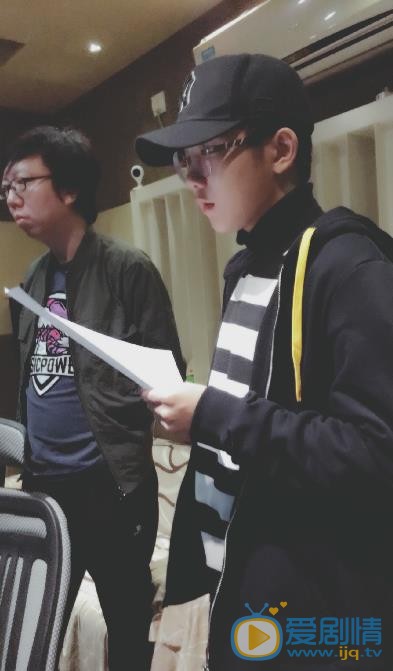 钟易轩与他人合照 钟易轩高清写真_钟易轩高清剧照