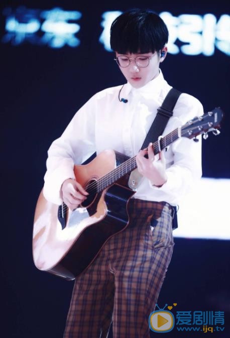 钟易轩演唱会照 钟易轩高清写真_钟易轩高清剧照