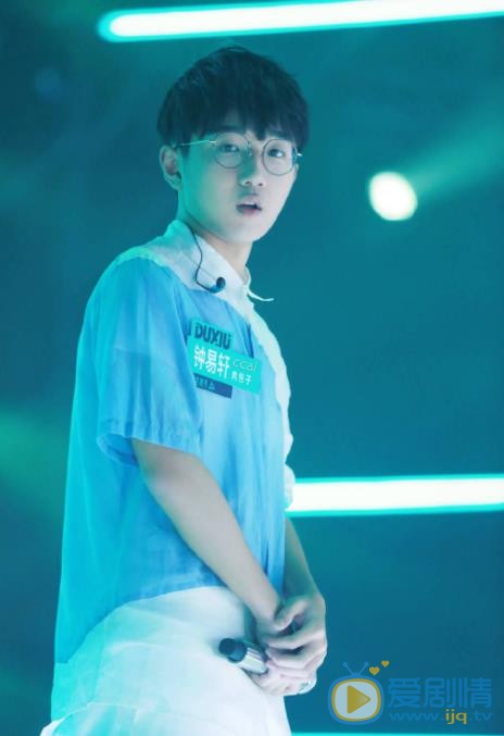 钟易轩演唱会照 钟易轩高清写真_钟易轩高清剧照