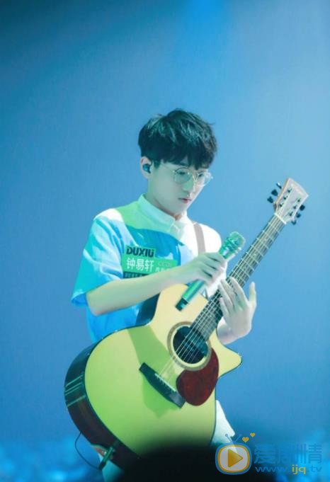 钟易轩演唱会照 钟易轩高清写真_钟易轩高清剧照