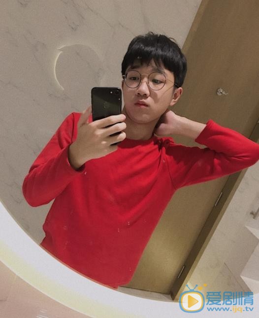 钟易轩自拍照 钟易轩高清写真_钟易轩高清剧照