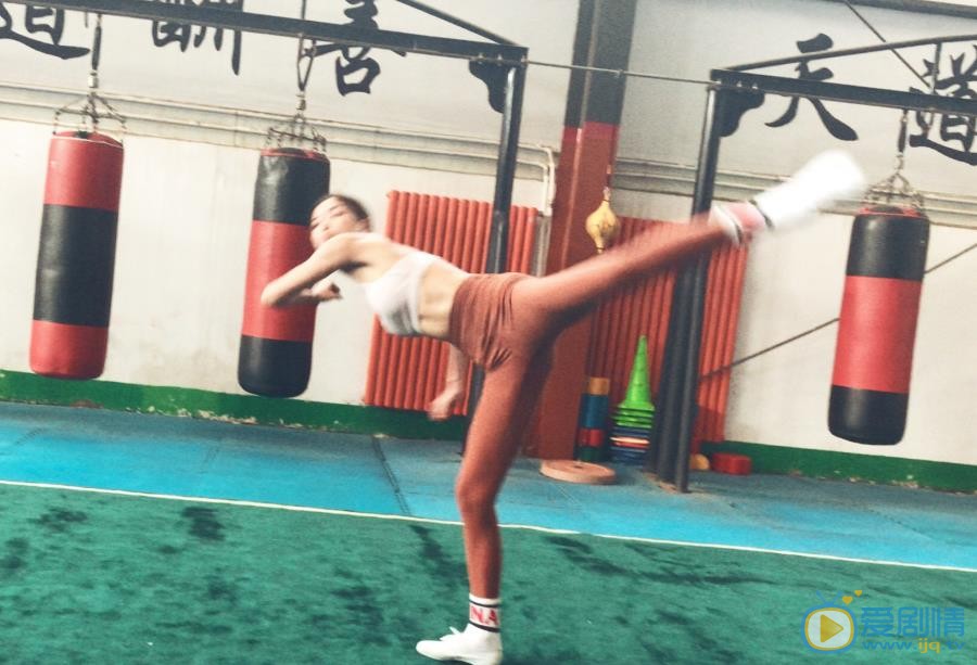 郑伊人运动健身照 郑伊人高清写真_郑伊人高清剧照