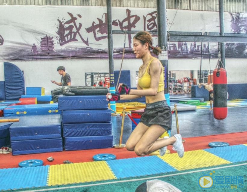 郑伊人运动健身照 郑伊人高清写真_郑伊人高清剧照