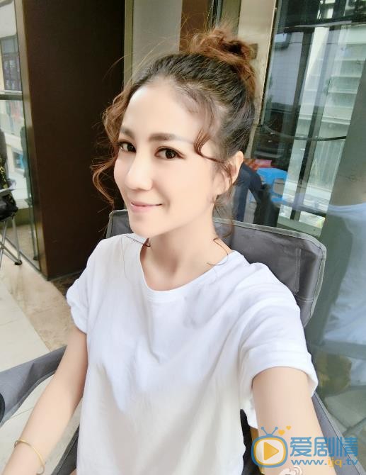 郑伊人生活照 郑伊人高清写真_郑伊人高清剧照