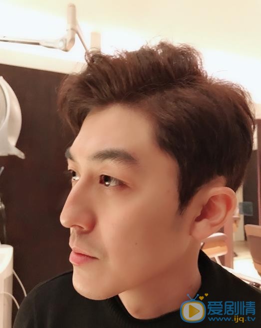 李易霖生活照 李易霖高清写真_李易霖高清剧照