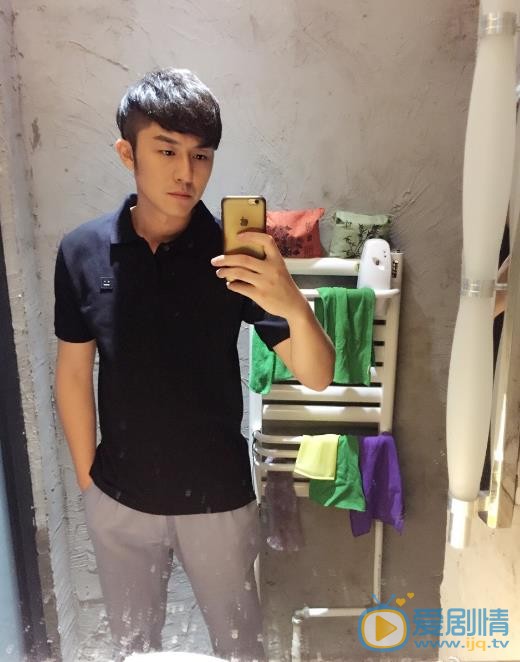 李易霖生活照 李易霖高清写真_李易霖高清剧照
