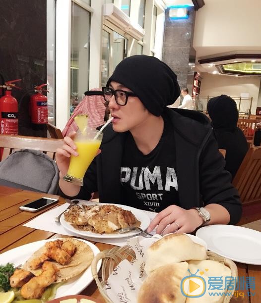 李易霖生活照 李易霖高清写真_李易霖高清剧照
