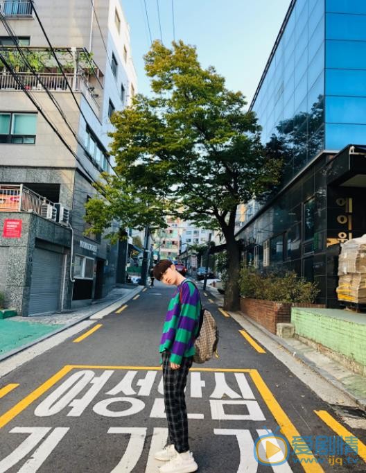 张洢豪街拍写真  张洢豪街拍写真