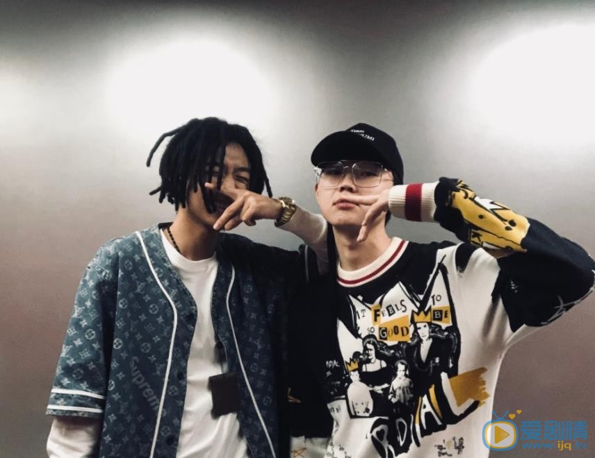 张洢豪与他人合照 张洢豪高清写真_张洢豪高清剧照