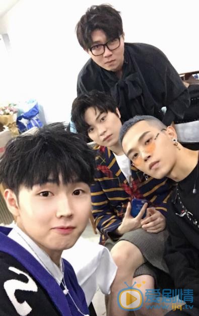 张洢豪与他人合照 张洢豪高清写真_张洢豪高清剧照