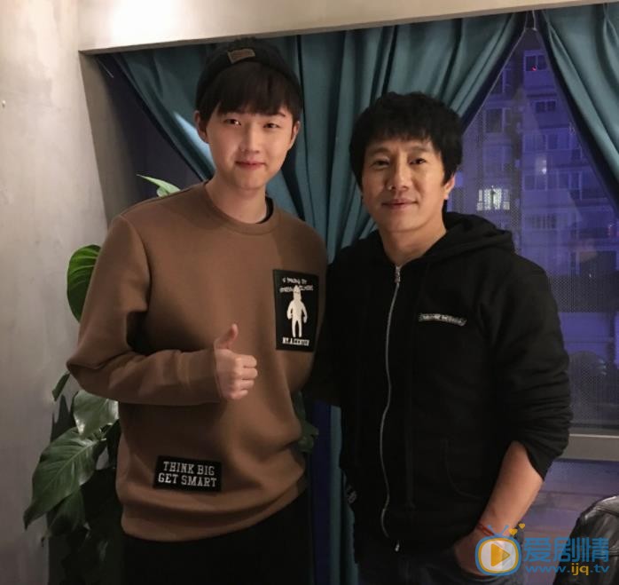 张洢豪与他人合照 张洢豪高清写真_张洢豪高清剧照