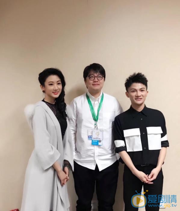 周深与他人合照 周深高清写真_周深高清剧照