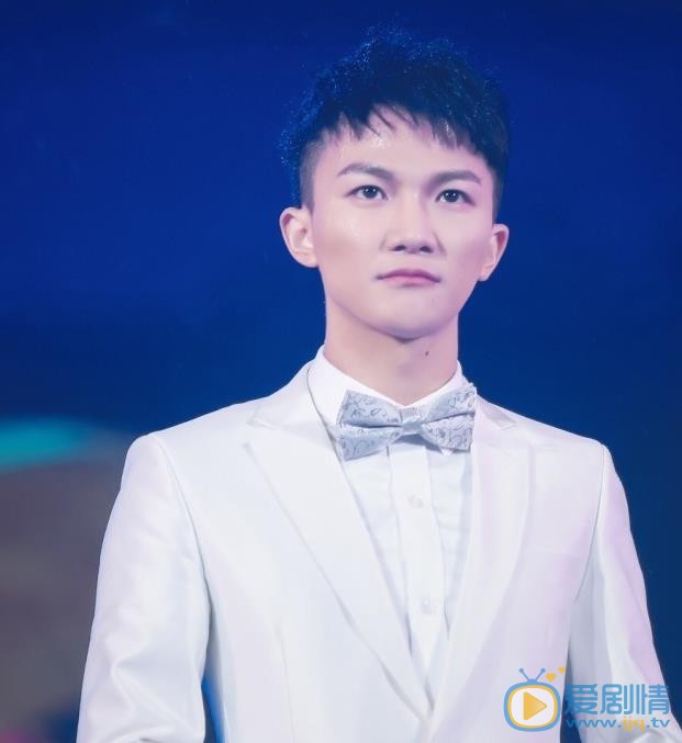 周深舞台照 周深高清写真_周深高清剧照