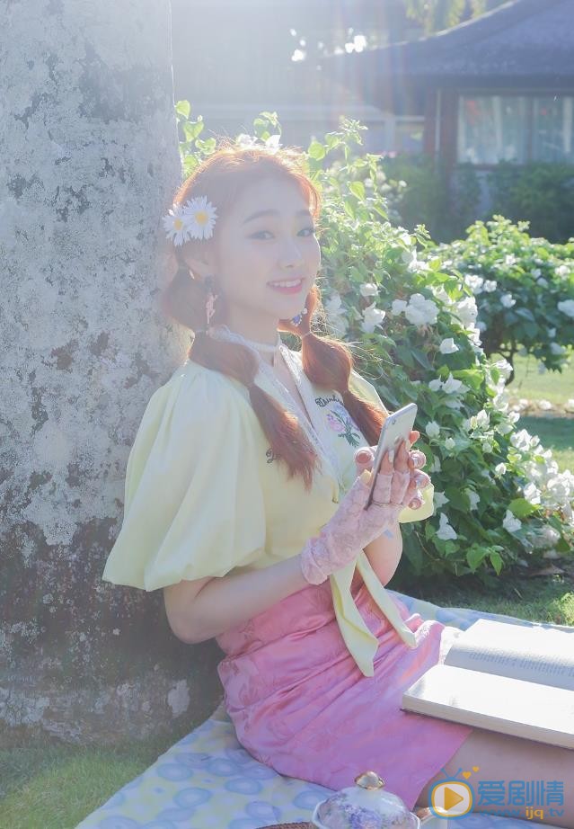康美娜户外写真 康美娜高清写真_康美娜高清剧照