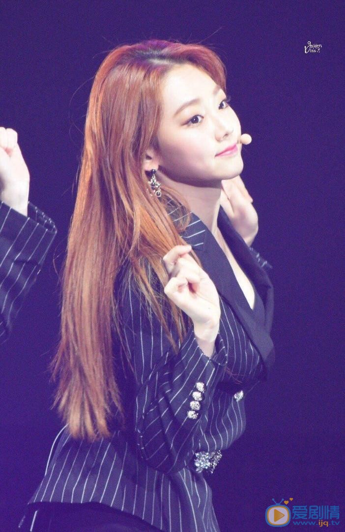 康美娜演唱会现场照 康美娜高清写真_康美娜高清剧照