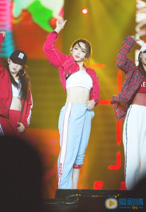 康美娜演唱会现场照 康美娜高清写真_康美娜高清剧照