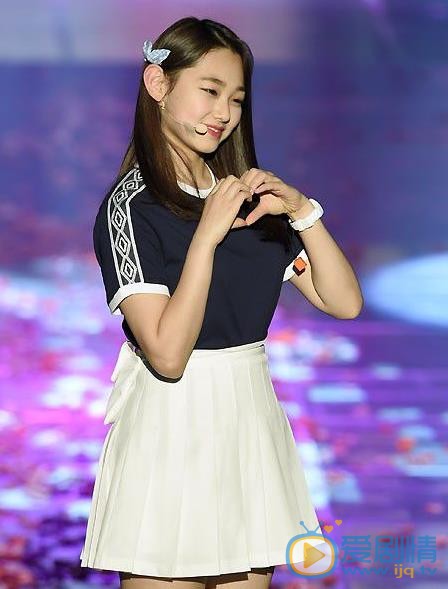 康美娜演唱会现场照 康美娜高清写真_康美娜高清剧照