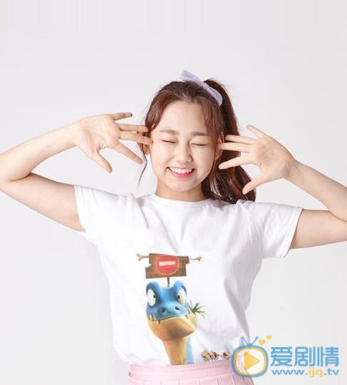 康美娜早期照 康美娜高清写真_康美娜高清剧照