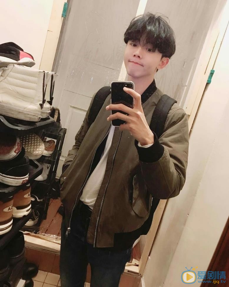 朱宇宰帅气自拍 朱宇宰高清写真_朱宇宰高清剧照