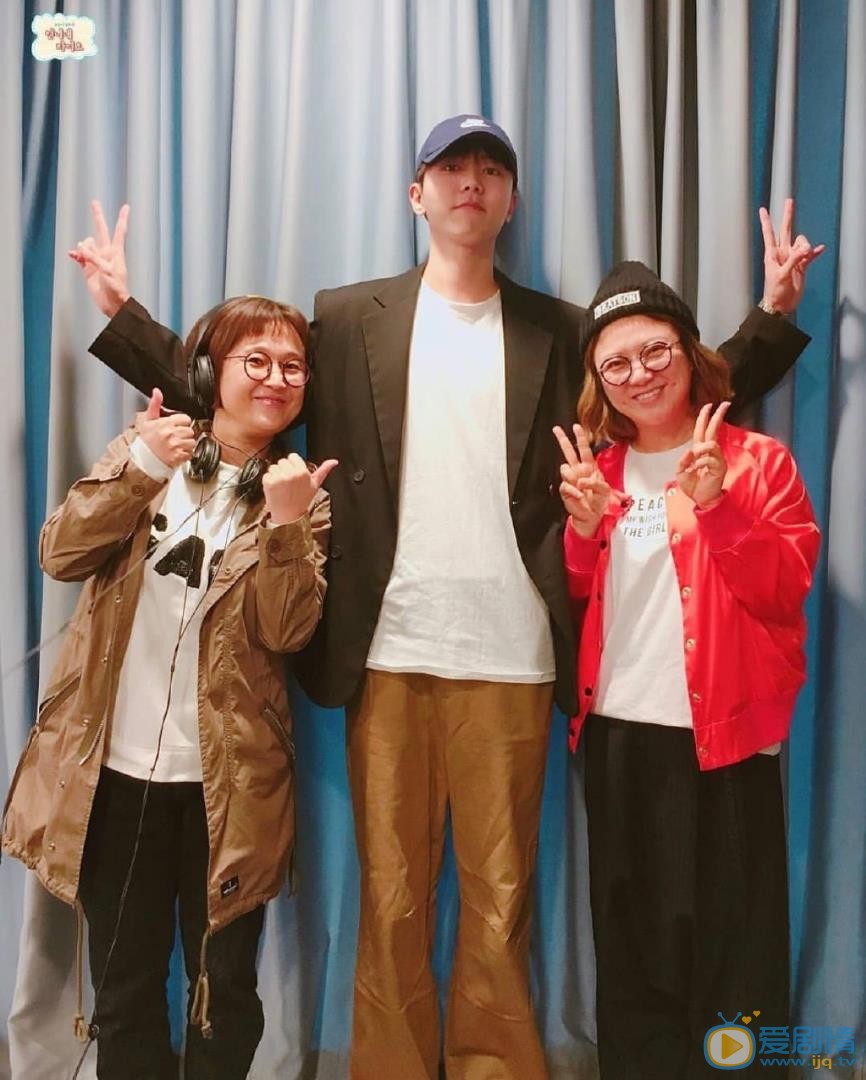 朱宇宰与人合照 朱宇宰高清写真_朱宇宰高清剧照