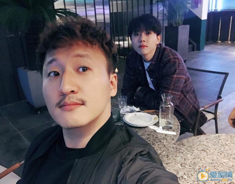 朱宇宰与人合照 朱宇宰高清写真_朱宇宰高清剧照