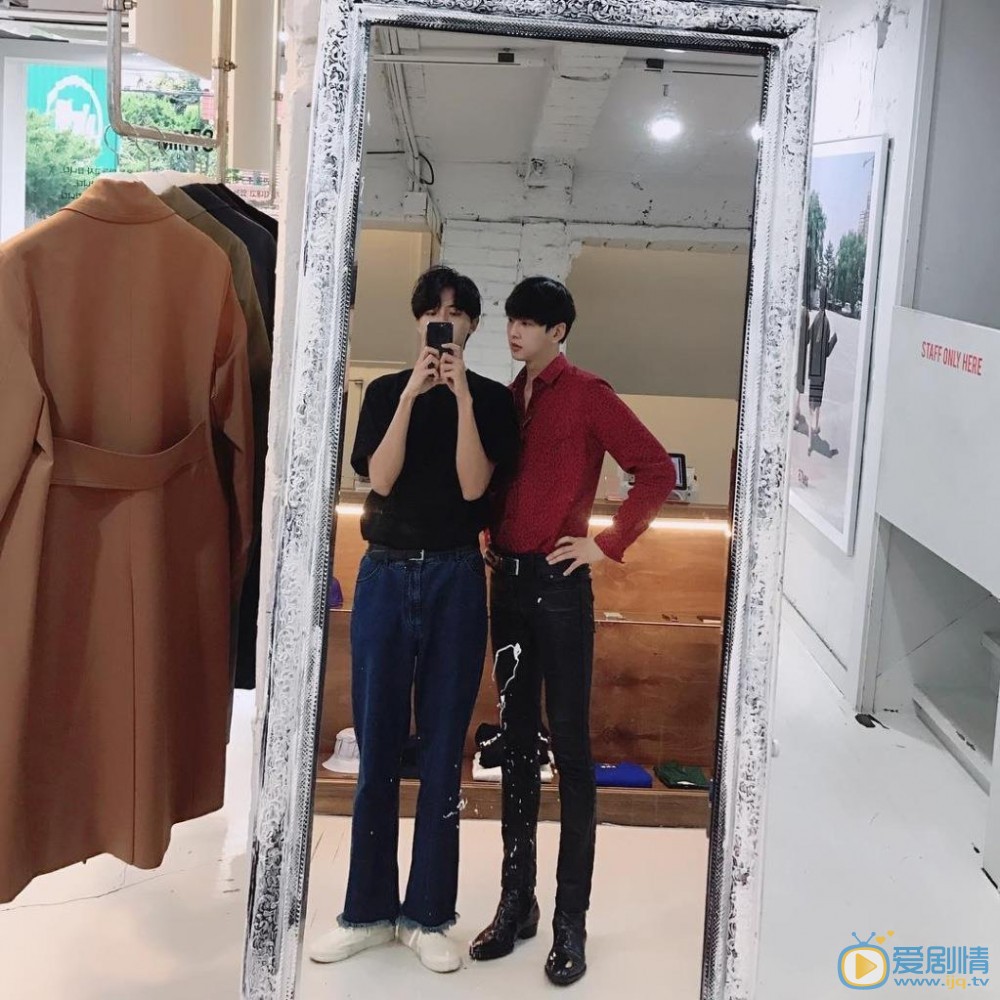 朱宇宰与人合照 朱宇宰高清写真_朱宇宰高清剧照