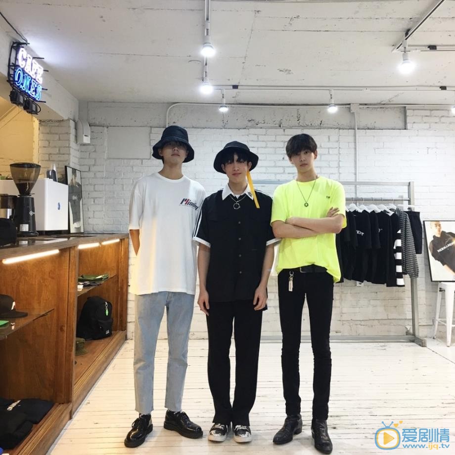 朱宇宰与人合照 朱宇宰高清写真_朱宇宰高清剧照