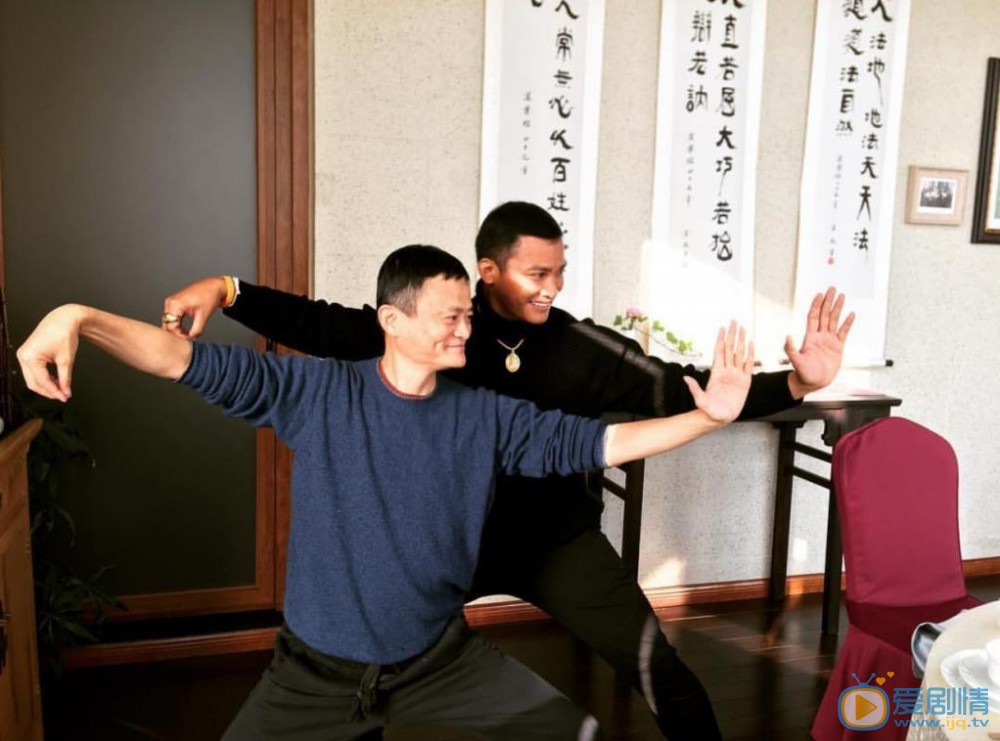 托尼·贾与人合照 托尼·贾高清写真_托尼·贾高清剧照