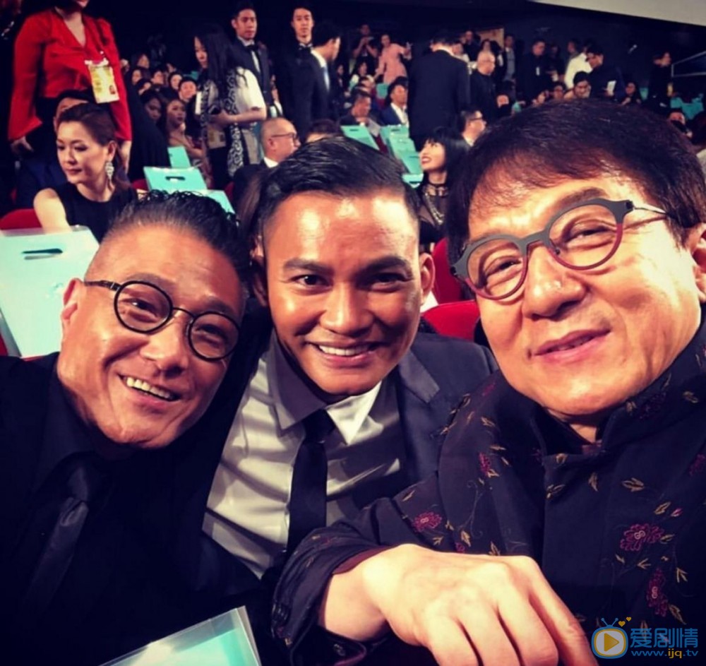 托尼·贾与人合照 托尼·贾高清写真_托尼·贾高清剧照