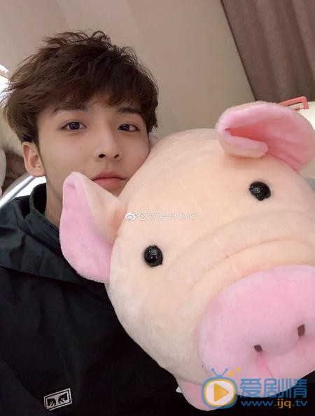 罗浩宁生活照 罗浩宁高清写真_罗浩宁高清剧照