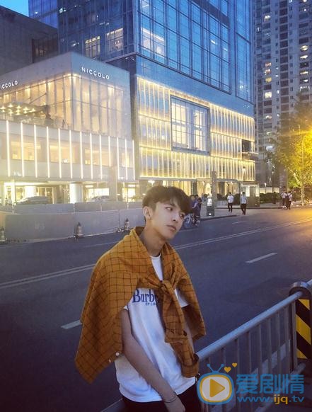 罗浩宁生活照 罗浩宁高清写真_罗浩宁高清剧照