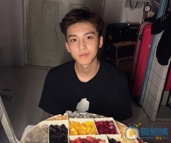 罗浩宁生活照 罗浩宁高清写真_罗浩宁高清剧照