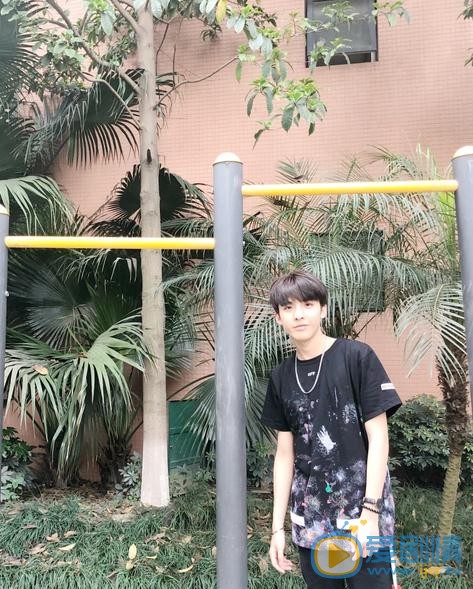 罗浩宁街拍写真 罗浩宁高清写真_罗浩宁高清剧照