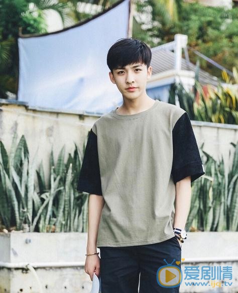 罗浩宁街拍写真 罗浩宁高清写真_罗浩宁高清剧照