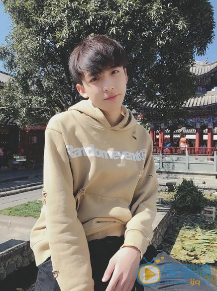 罗浩宁与人合照 罗浩宁高清写真_罗浩宁高清剧照