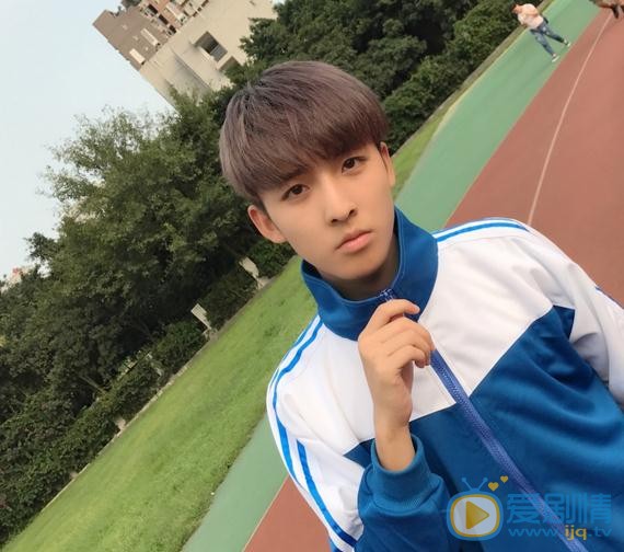 罗浩宁制服写真 罗浩宁高清写真_罗浩宁高清剧照