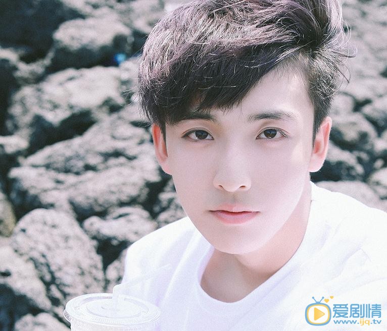 罗浩宁海边写真 罗浩宁高清写真_罗浩宁高清剧照