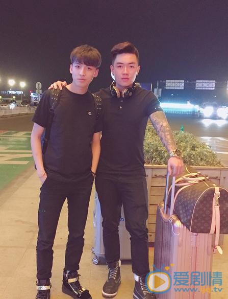 罗浩宁与人合照 罗浩宁高清写真_罗浩宁高清剧照