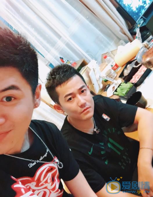 王小天与他人合照 王小天高清写真_王小天高清剧照