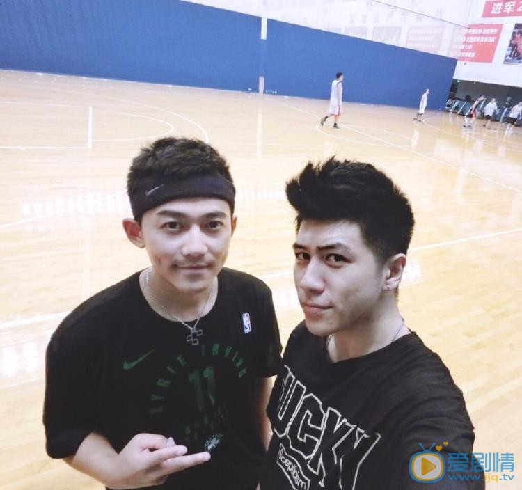 王小天与他人合照 王小天高清写真_王小天高清剧照