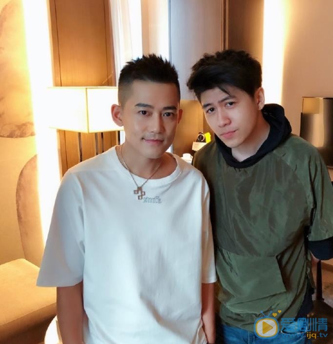王小天与他人合照 王小天高清写真_王小天高清剧照