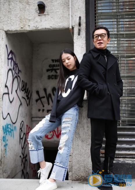 李咏与家人合照 李咏高清写真_李咏高清剧照